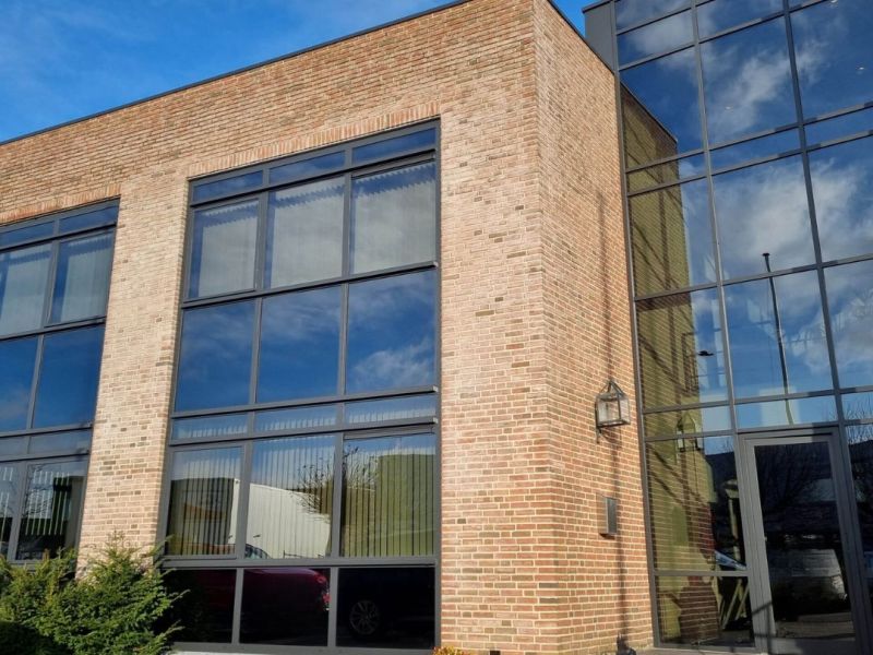 Duurzaamheid en kostenbesparing: Het wrappen van kozijnen voor&nbsp;bedrijven